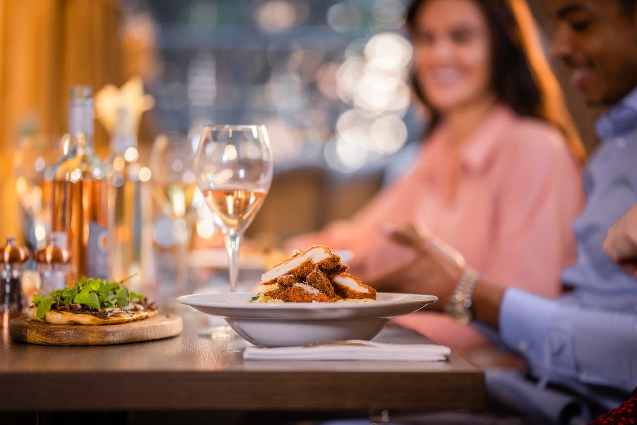 Eine Mischung aus Kulturen: Fusionsküche in multikulturellen Restaurantzentren